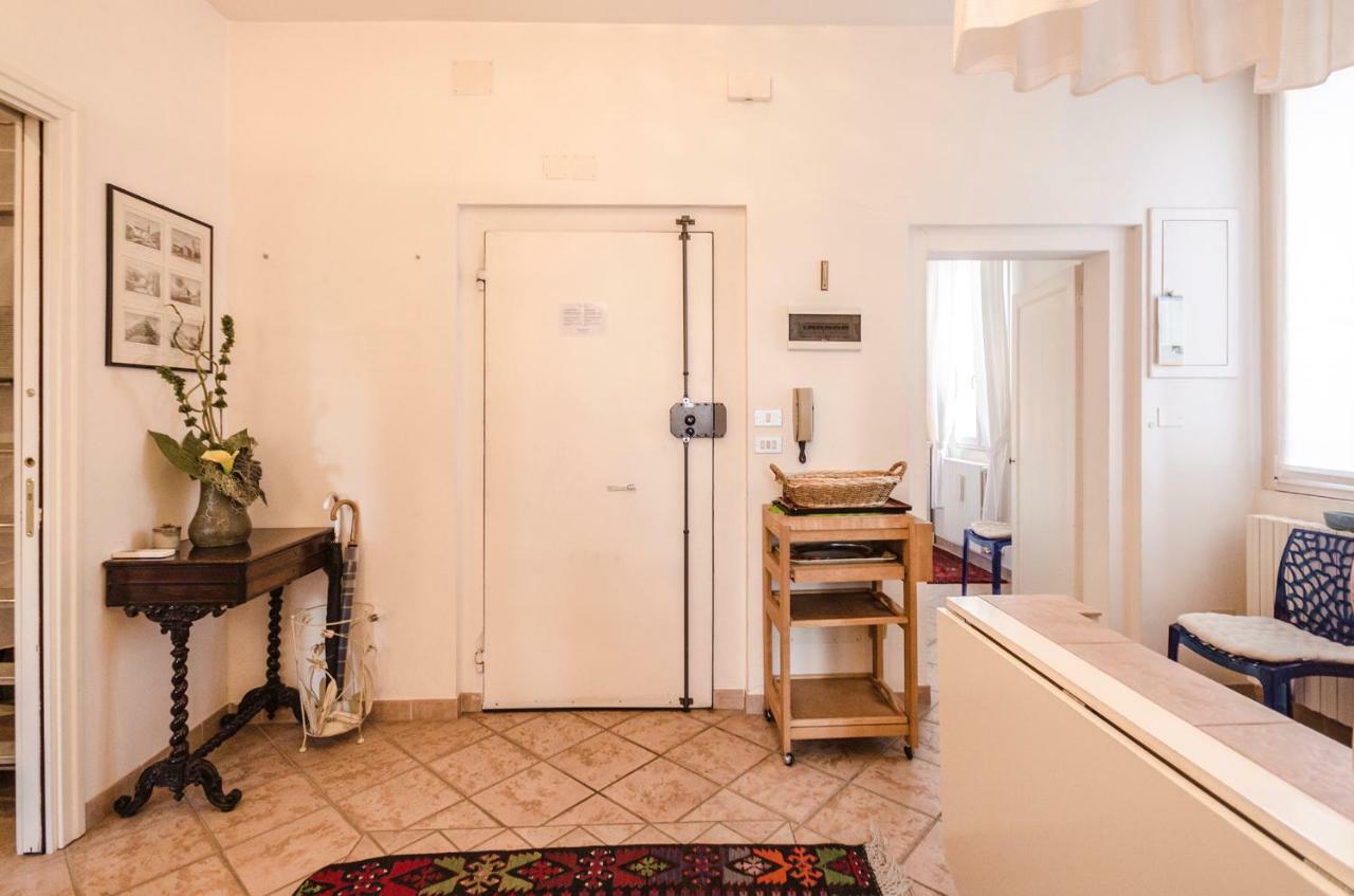 Lupari Apartment, Palazzo Storico Sotto Le Due Torri โบโลญญา ภายนอก รูปภาพ