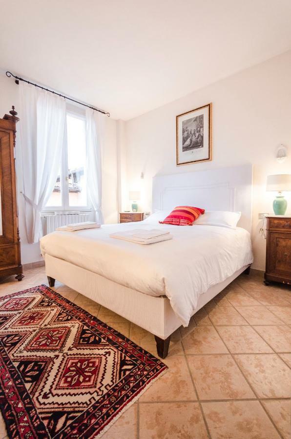 Lupari Apartment, Palazzo Storico Sotto Le Due Torri โบโลญญา ภายนอก รูปภาพ